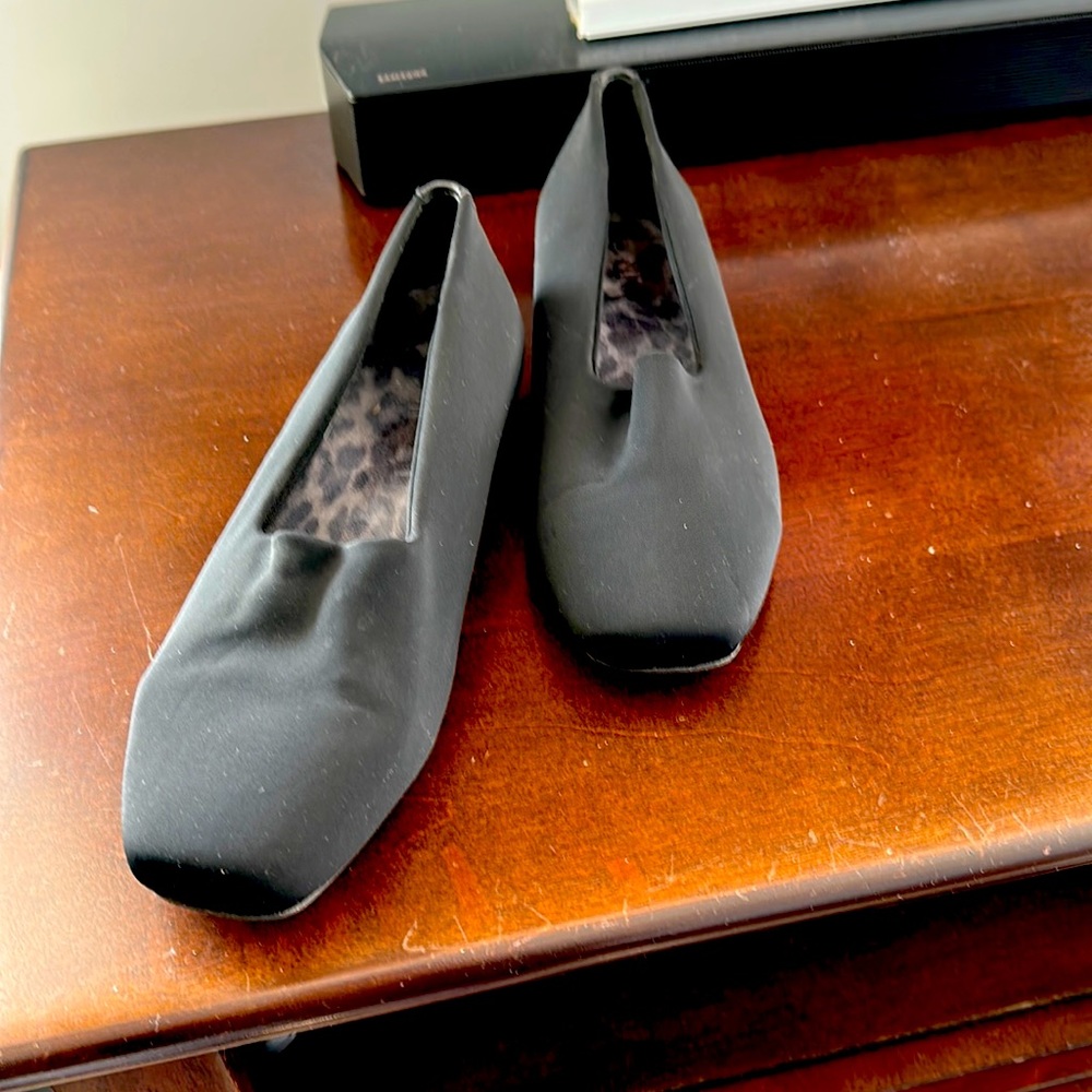Bionic black flats